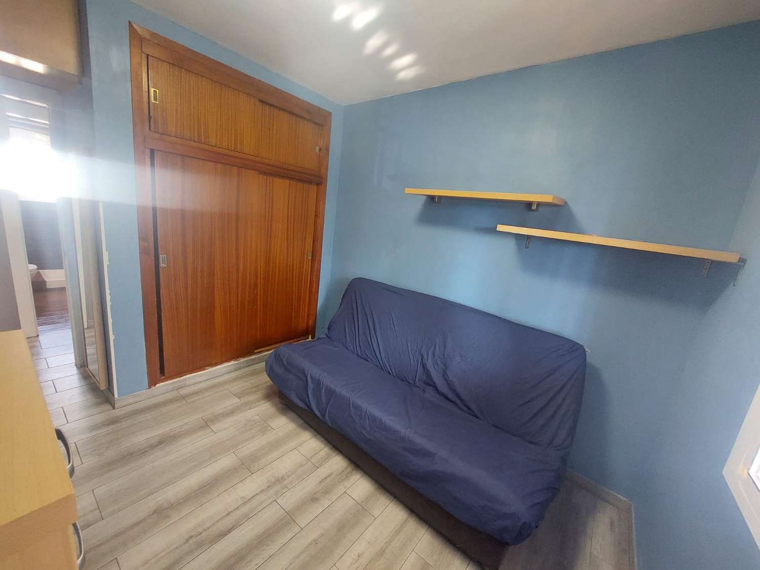 Luminoso apartamento de 2 dormitorios, con piscinas y parking comunitario