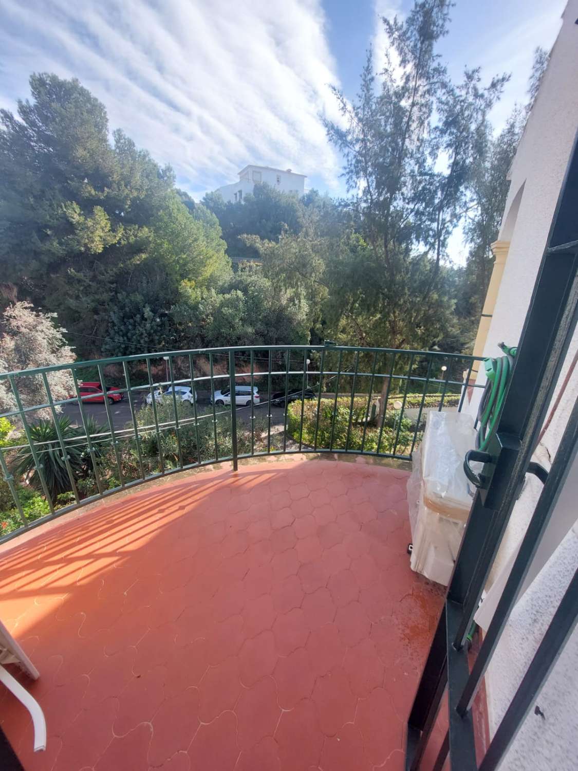 Luminoso apartamento de 2 dormitorios, con piscinas y parking comunitario