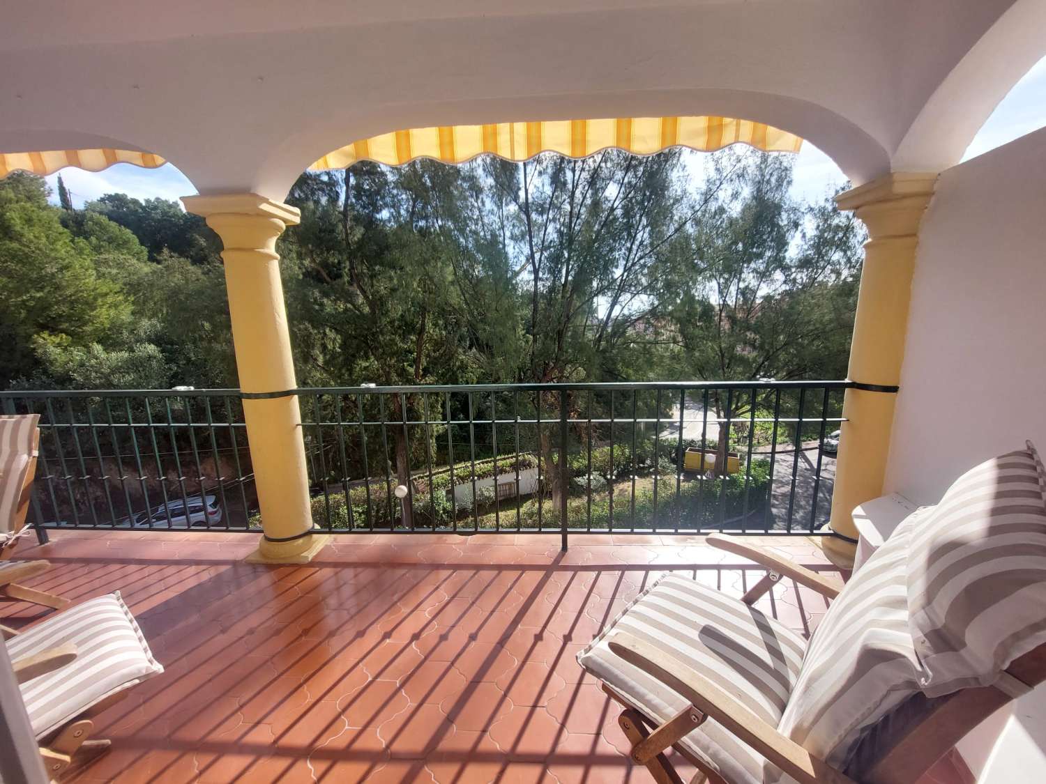 Luminoso apartamento de 2 dormitorios, con piscinas y parking comunitario