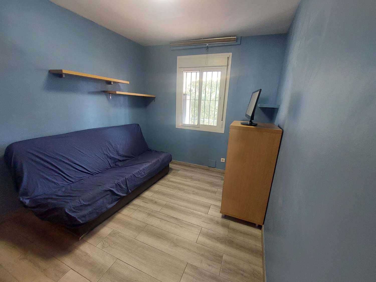 Luminoso apartamento de 2 dormitorios, con piscinas y parking comunitario