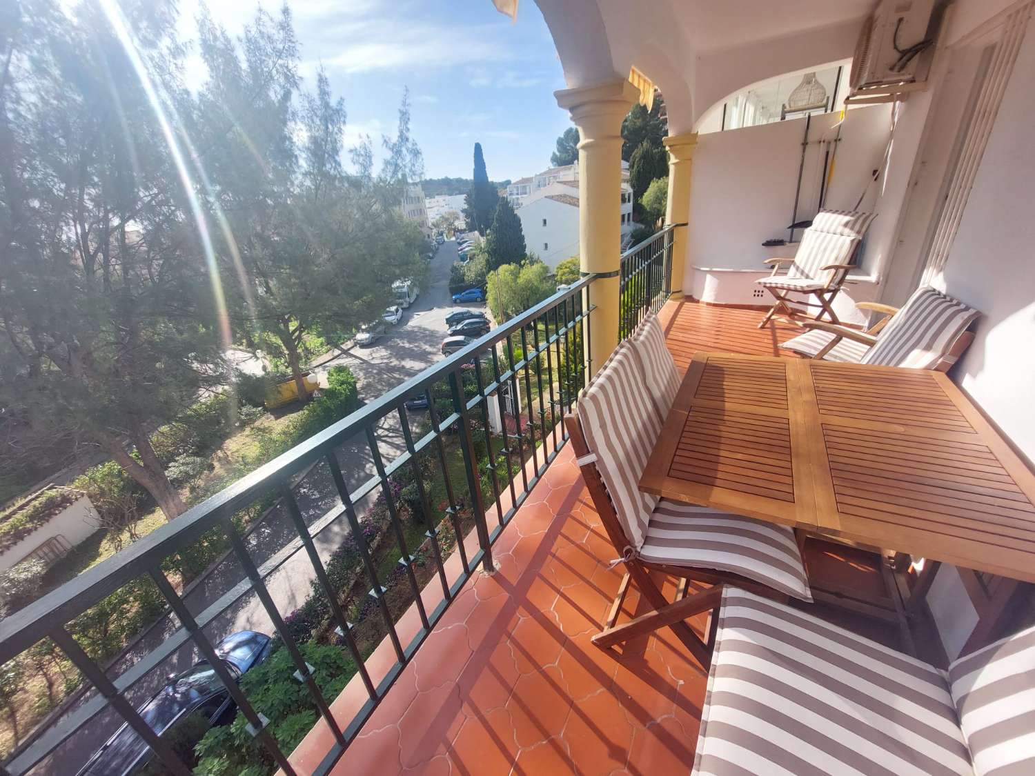 Luminoso apartamento de 2 dormitorios, con piscinas y parking comunitario