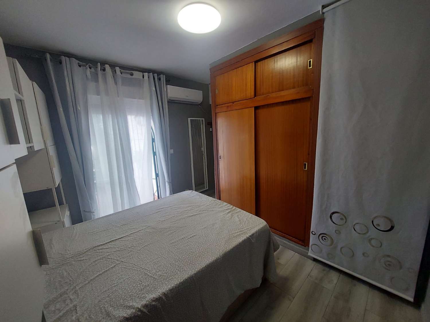Luminoso apartamento de 2 dormitorios, con piscinas y parking comunitario