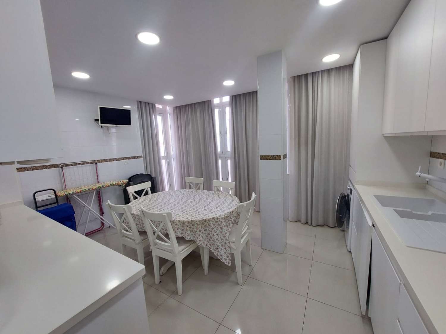 Espectacular apartamento de 4 dormitorios con vistas al mar en los Boliches!
