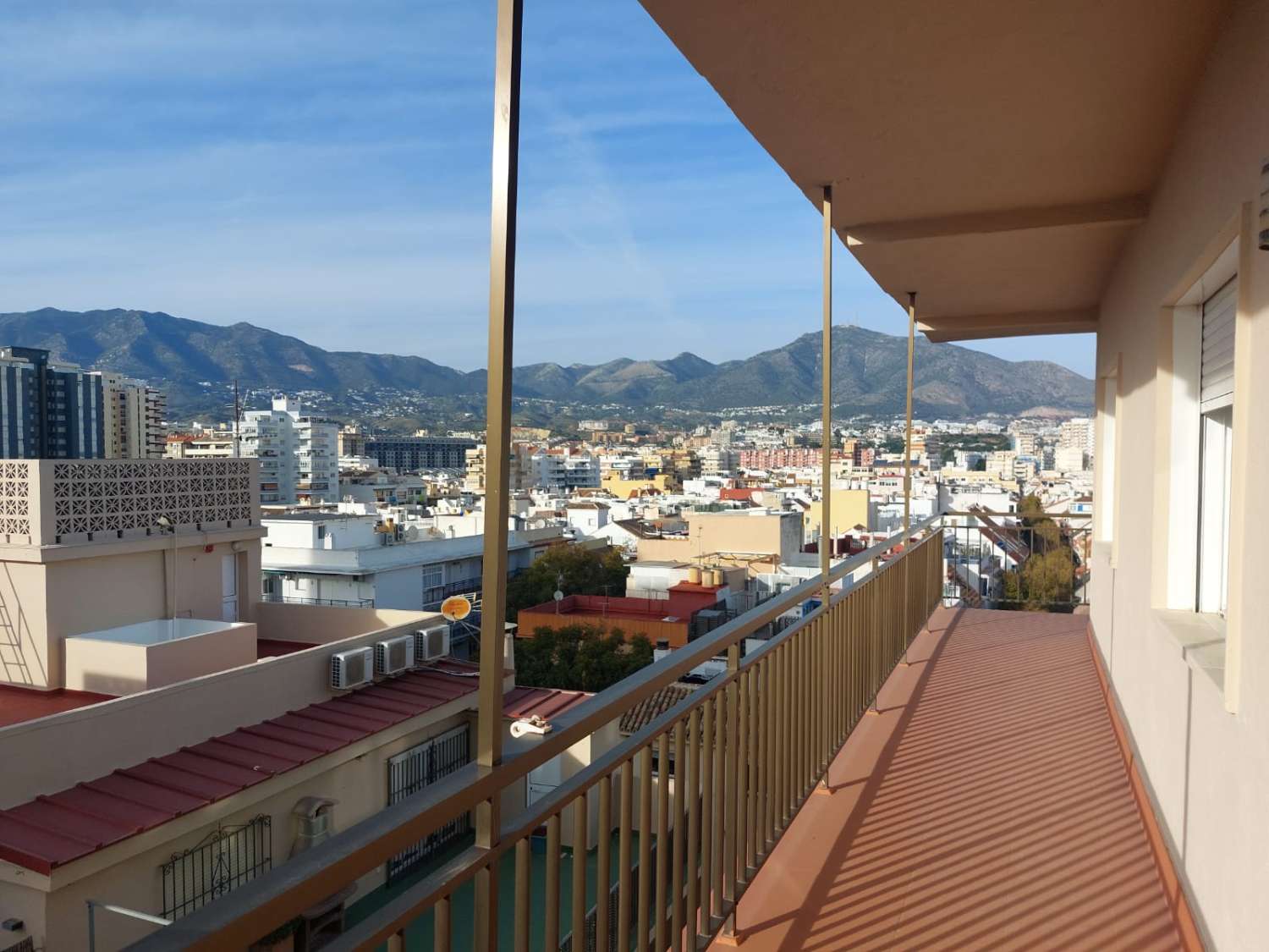 Espectacular apartamento de 4 dormitorios con vistas al mar en los Boliches!