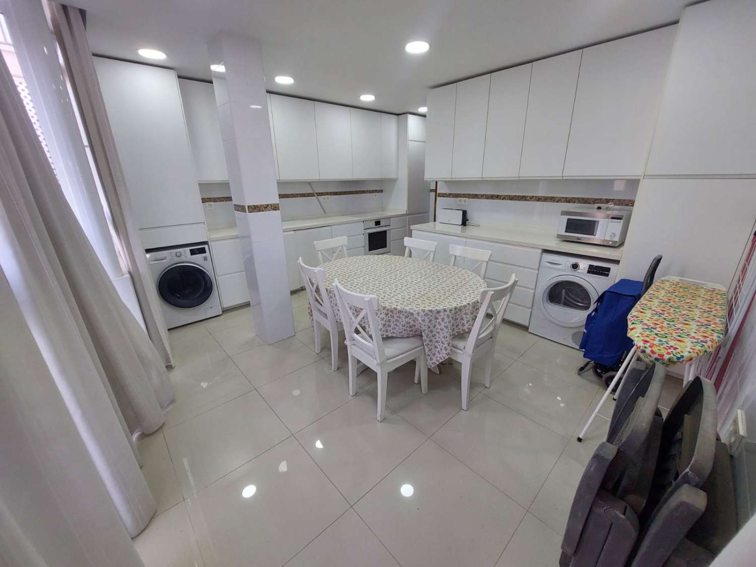 Espectacular apartamento de 4 dormitorios con vistas al mar en los Boliches!