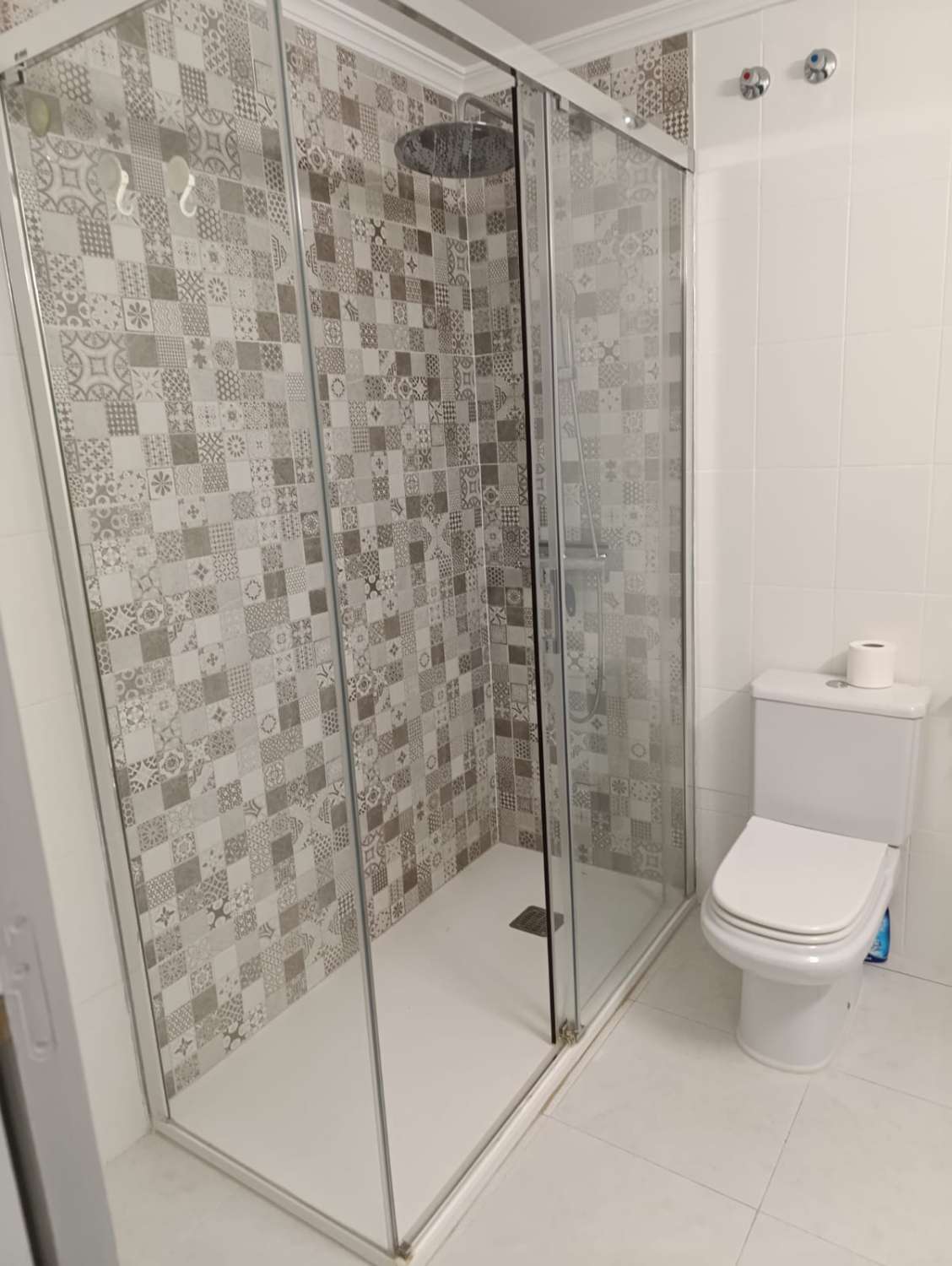 Luminoso apartamento de 2 dormitorios, con piscina y garaje