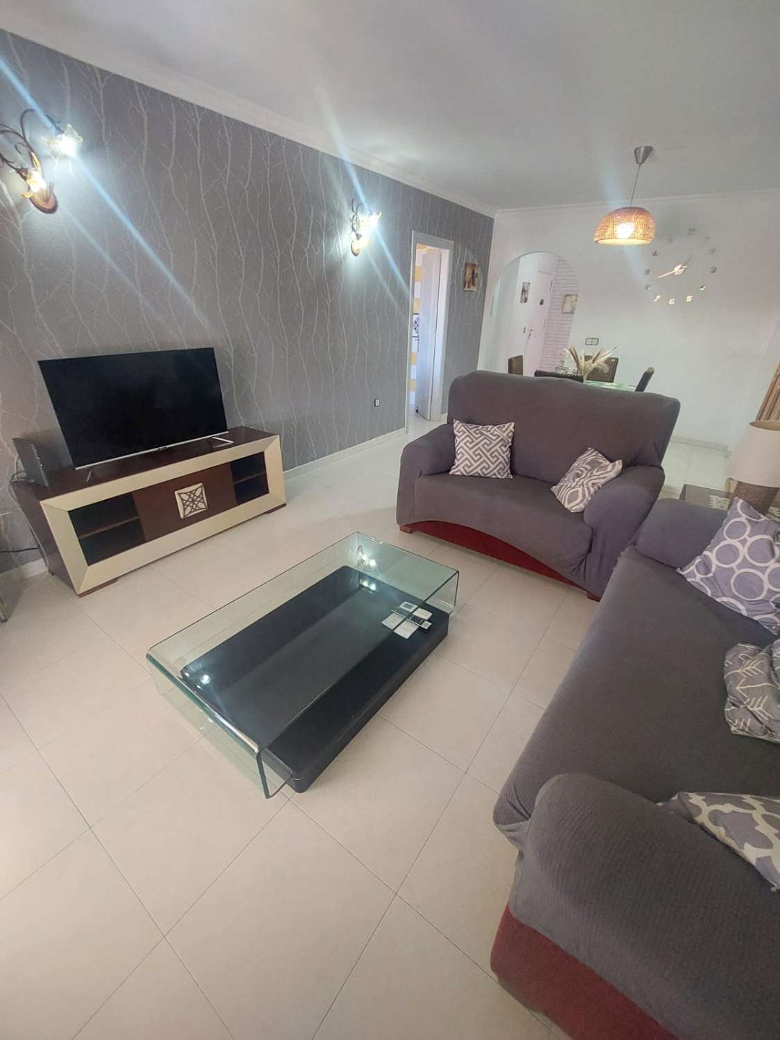 Luminoso apartamento de 2 dormitorios, con piscina y garaje