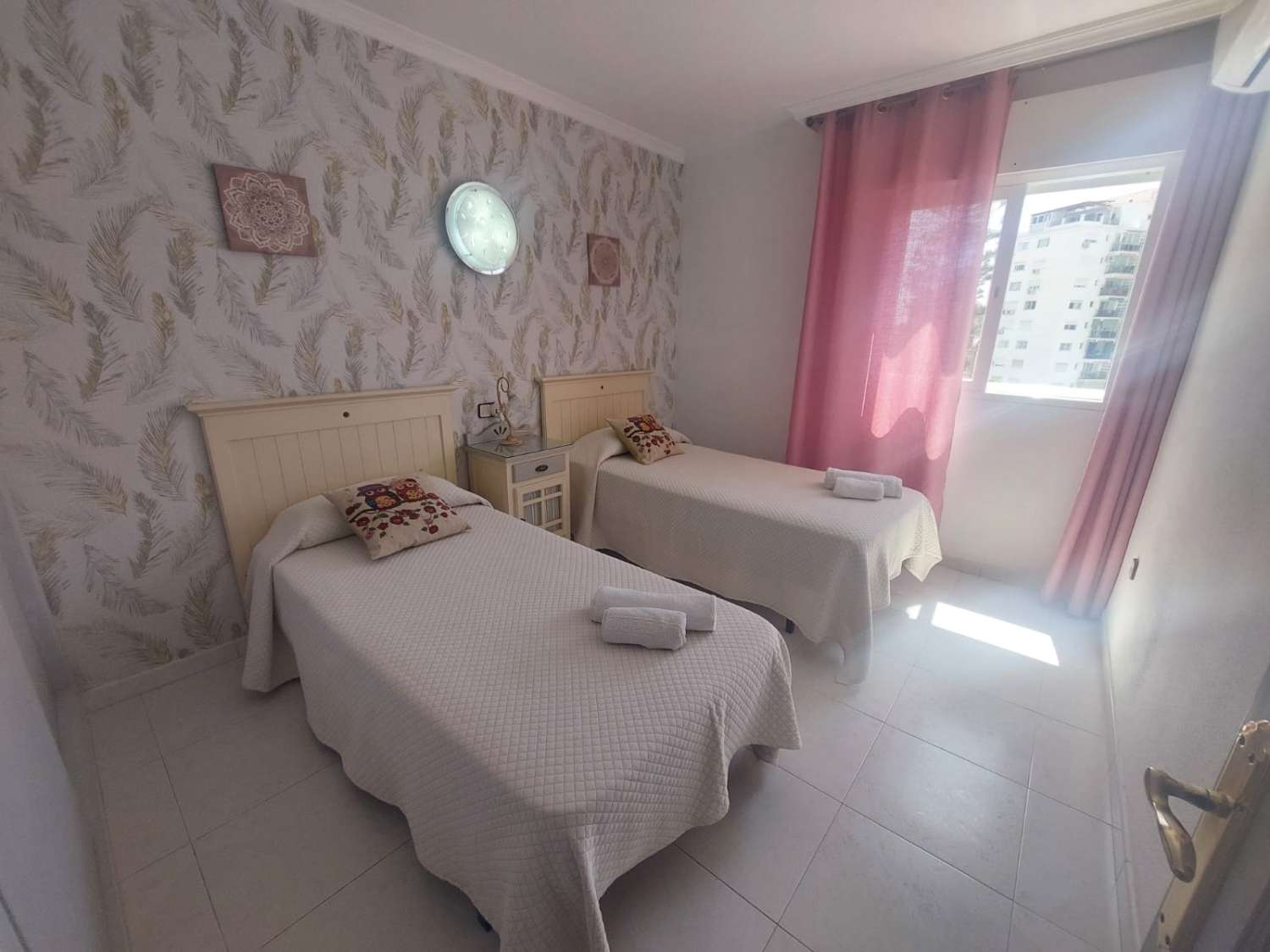 Luminoso apartamento de 2 dormitorios, con piscina y garaje