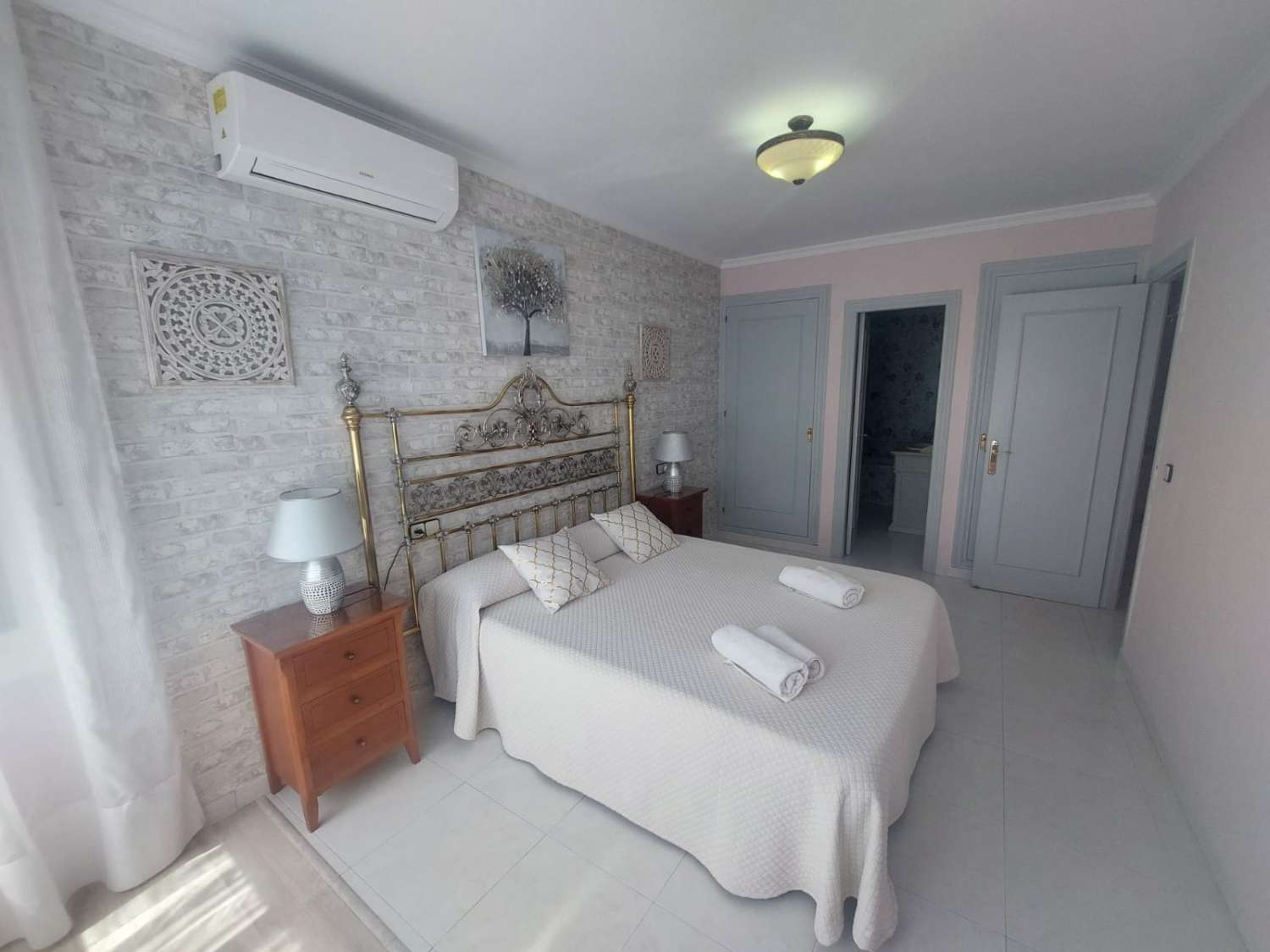Luminoso apartamento de 2 dormitorios, con piscina y garaje