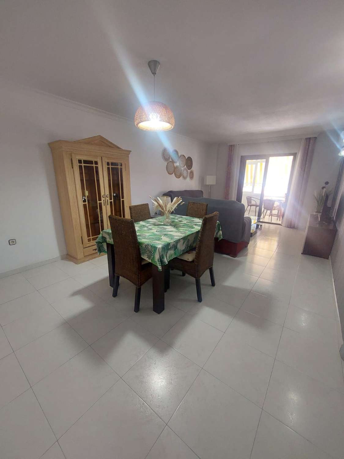Luminoso apartamento de 2 dormitorios, con piscina y garaje