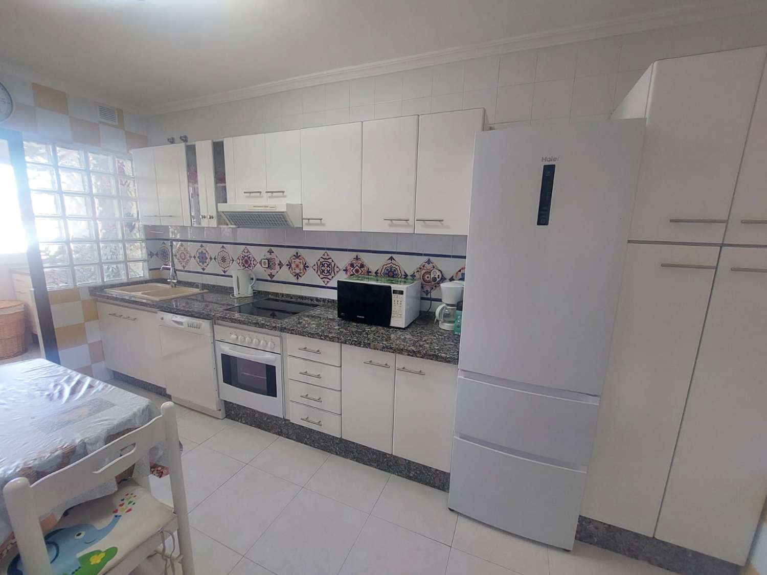 Luminoso apartamento de 2 dormitorios, con piscina y garaje