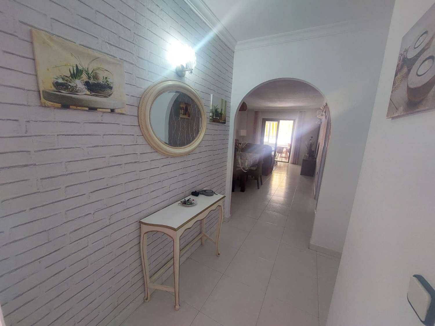 Luminoso apartamento de 2 dormitorios, con piscina y garaje