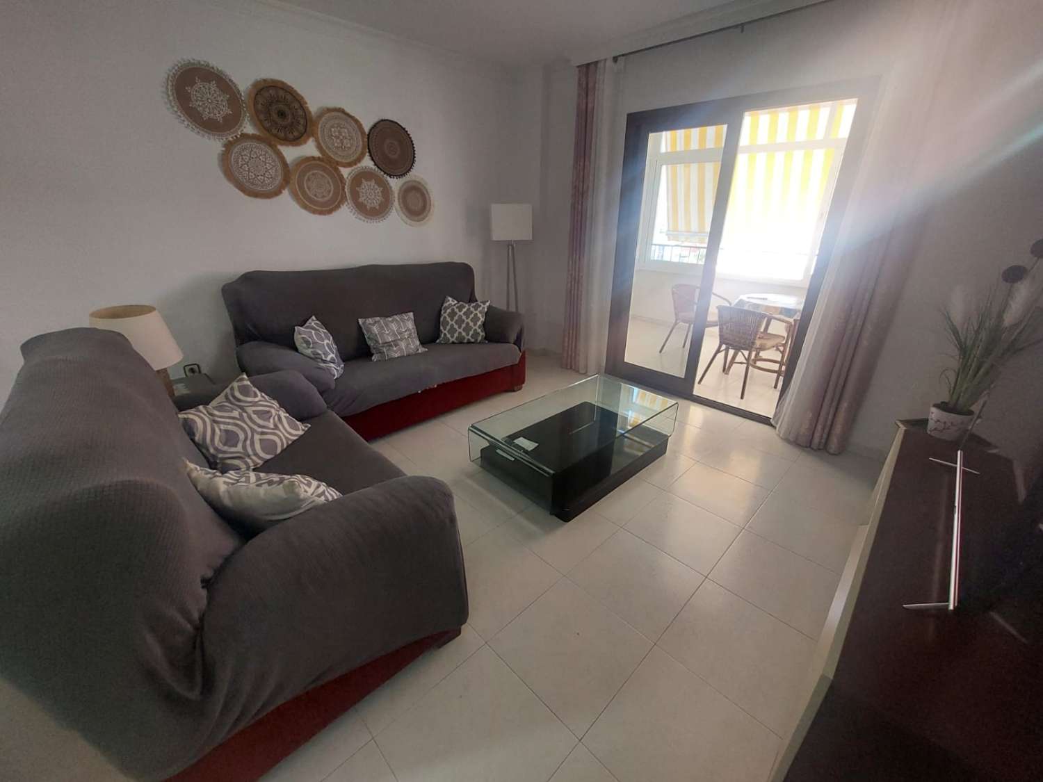 Luminoso apartamento de 2 dormitorios, con piscina y garaje