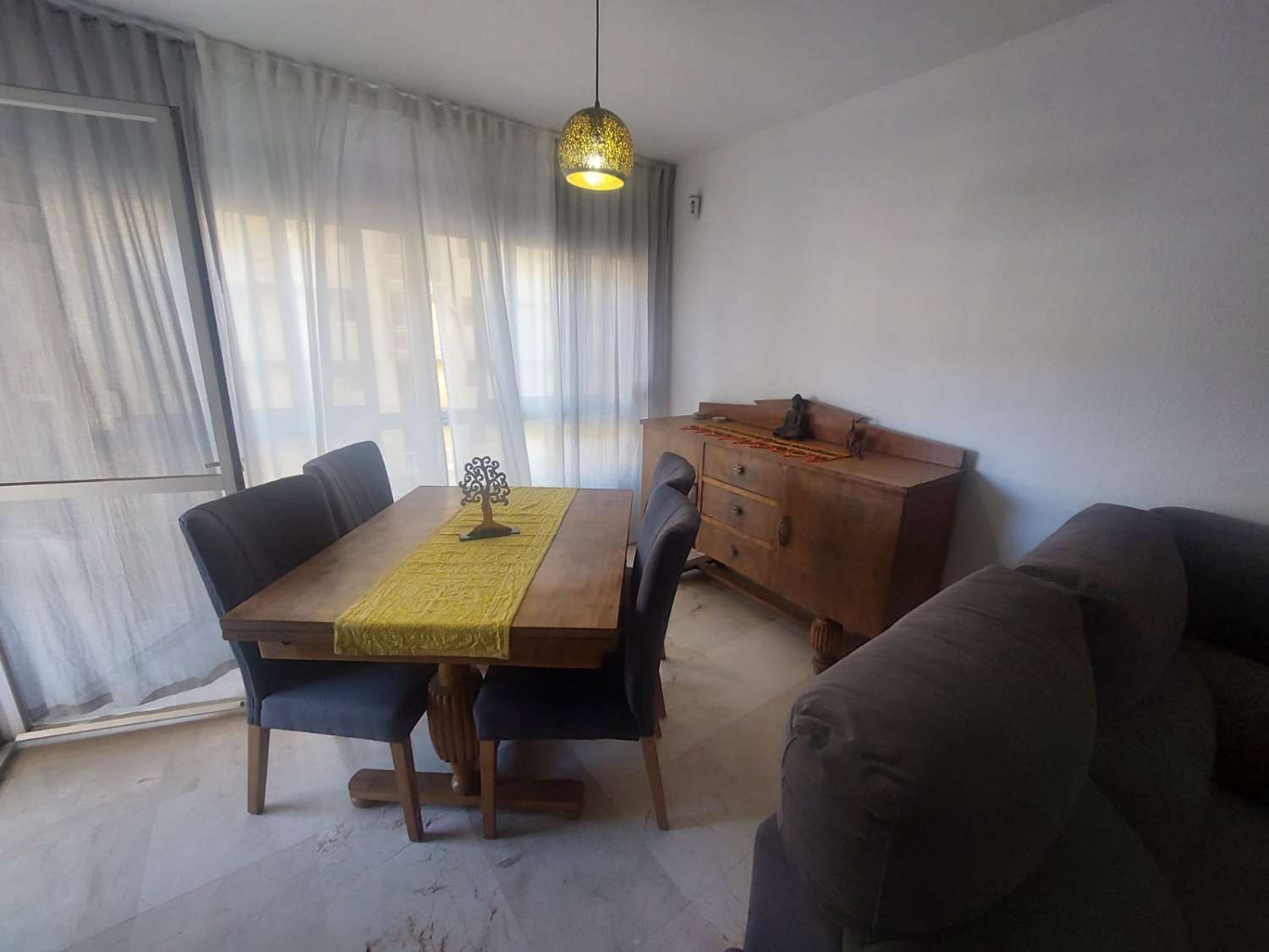 Luminoso apartamento de 2 dormitorios disponible hasta junio!