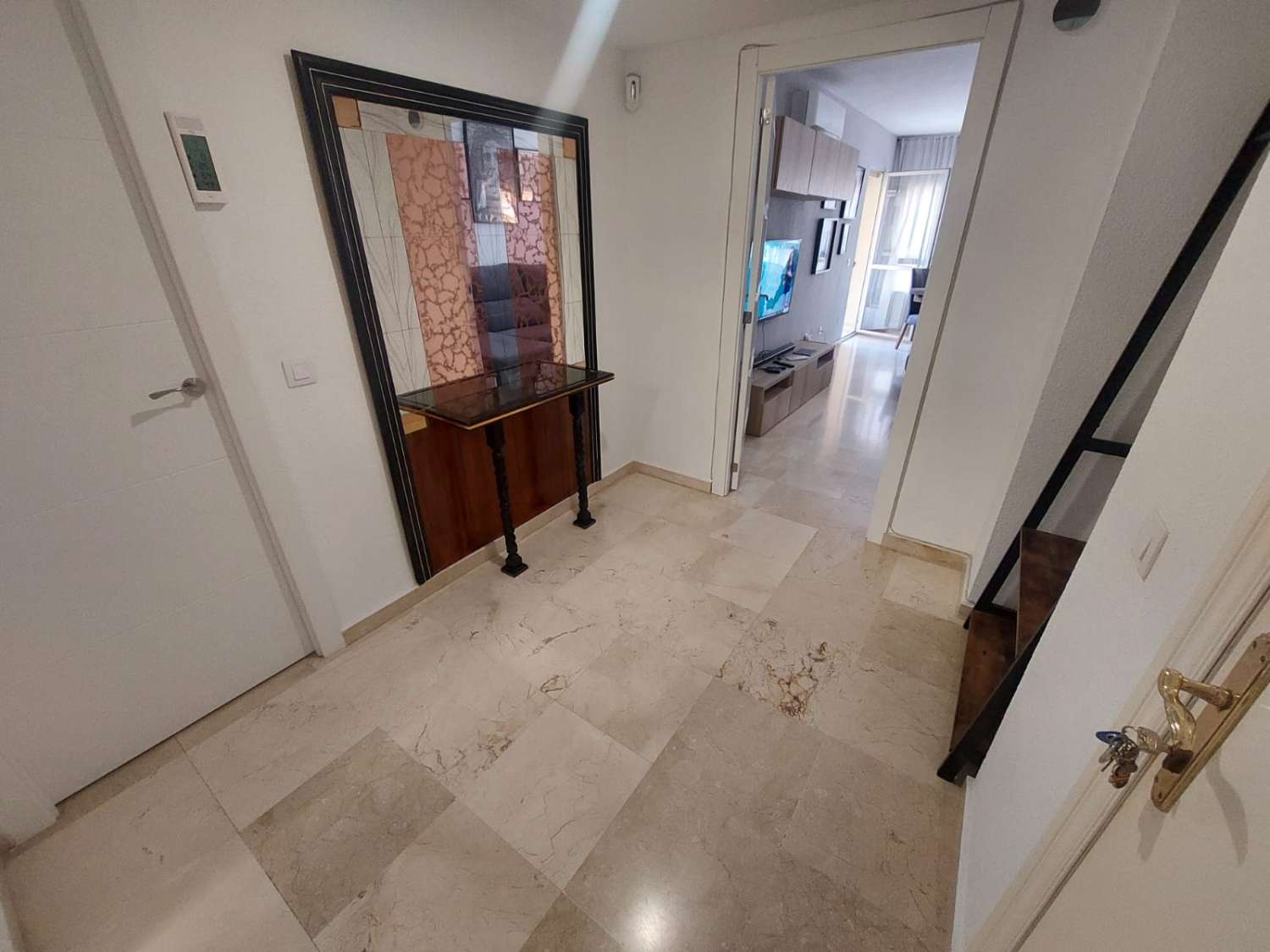 Luminoso apartamento de 2 dormitorios disponible hasta junio!