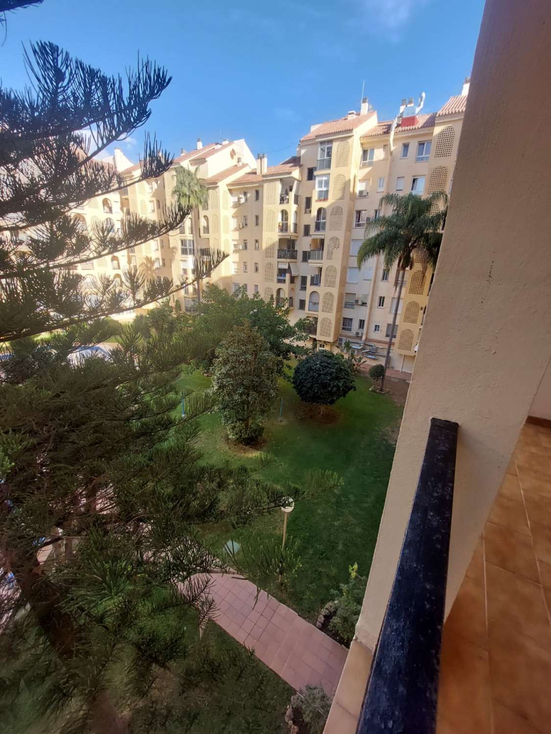 Luminoso apartamento de 2 dormitorios disponible hasta junio!