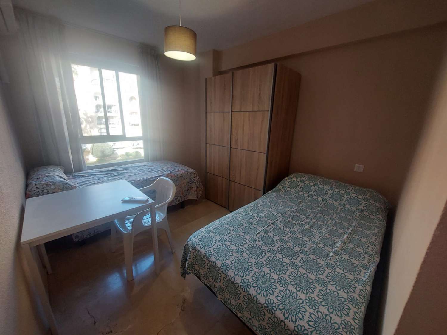 Luminoso apartamento de 2 dormitorios disponible hasta junio!